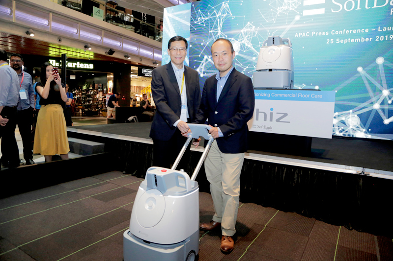 シンガポールにてローンチ発表会を開催 Ai清掃ロボット Whiz ウィズ をアジアに向け販売開始 ソフトバンクロボティクス